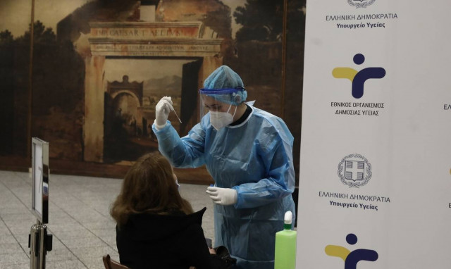 Κρούσματα σήμερα: Ανησυχία για την Αττική - Ποιες περιοχές πλησιάζουν στο «κόκκινο»