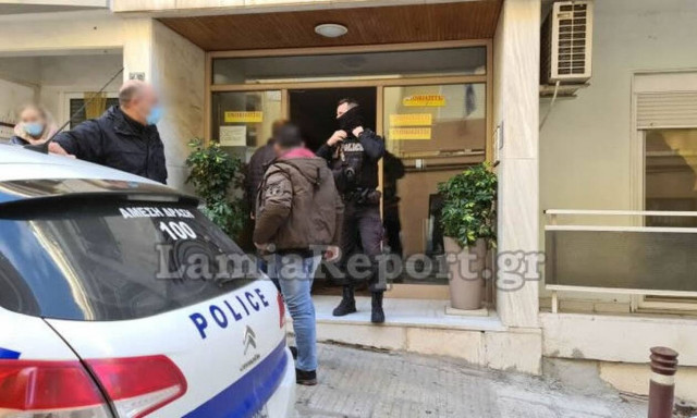 Λαμία: Αναστάτωση σε πολυκατοικία - «Πάγωσε» με αυτό που είδε από το ματάκι της πόρτας