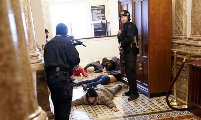 Καπιτώλιο: Νεκρή η γυναίκα που πυροβολήθηκε στη διάρκεια των επεισοδίων