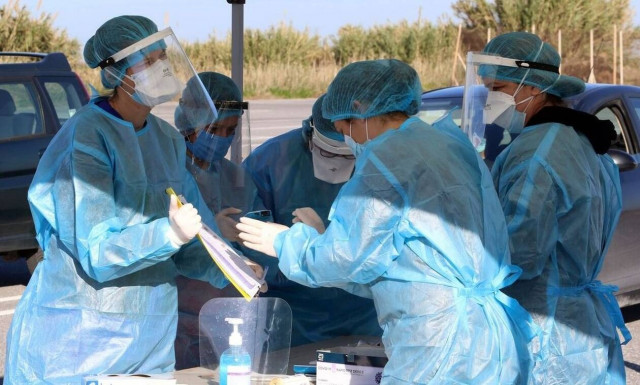 Κρούσματα σήμερα: 816 νέες μολύνσεις, 399 στις ΜΕΘ και 48 νέοι θάνατοι το τελευταίο 24ωρο