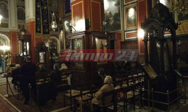 Θεοφάνεια - Πάτρα: Πιστοί συρρέουν στις εκκλησίες - Παρουσία της Αστυνομίας σε όλους τους δρόμους