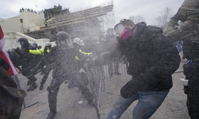 Live εικόνα από την Ουάσιγκτον - Δείτε όλα όσα συμβαίνουν έξω από το Καπιτώλιο