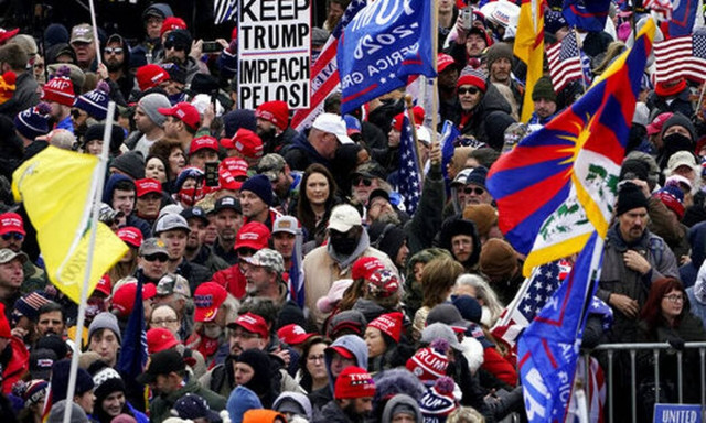 Πλήθη υποστηρικτών του Ντόναλντ Τραμπ στην Ουάσιγκτον: «Έκλεψαν τις εκλογές»