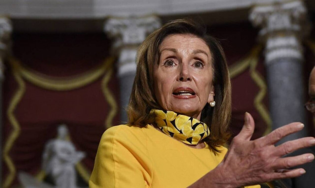 Άμεση καθαίρεση του Τραμπ ζητεί και η Πελόζι 