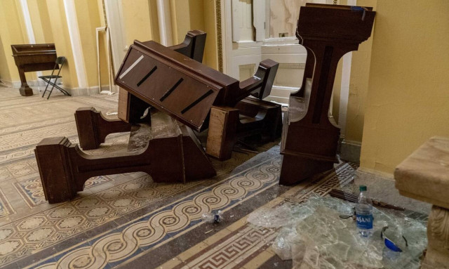 Εισβολή στο Καπιτώλιο: Αξιωματούχοι του Λευκού Οίκου υποβάλλουν τις παραιτήσεις τους 