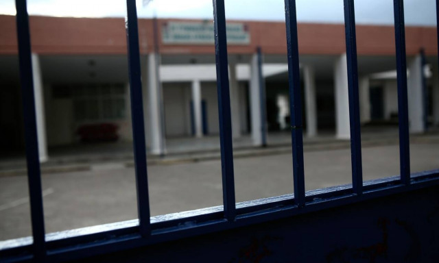 Σχολεία: Τι θα γίνει με το άνοιγμα γυμνασίων και λυκείων – Γιατί προβληματίζονται οι ειδικοί