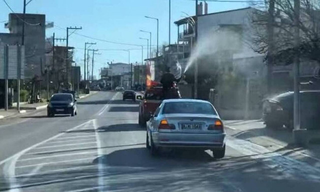 Λαμία: Συγγνώμη από τον ιερεά που «ψέκασε» Αγιασμό - Τον έστειλαν «εξορία»