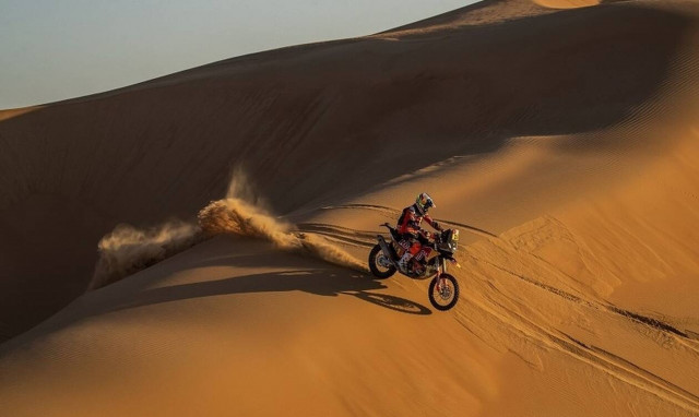 Ράλι Ντακάρ: Σοβαρό ατύχημα – Αναβάτης δίνει μάχη για τη ζωή του