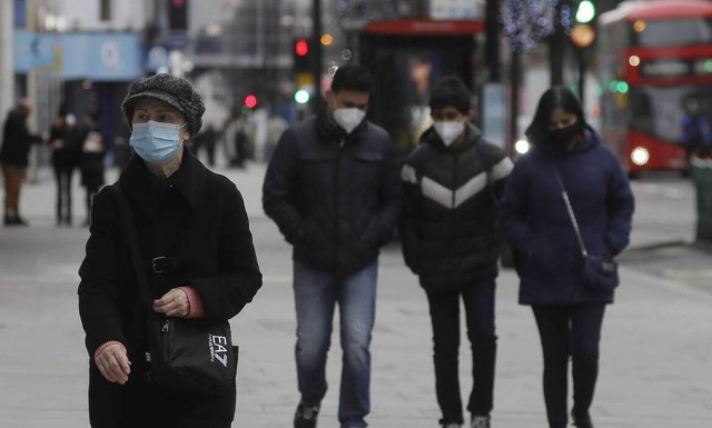 Κορονoϊός - Βρετανία: «Κόκκινος» συναγερμός στα νοσοκομεία - Πεθαίνει ο ένας μετά τον άλλον