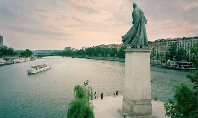 «Μνημεία» του Παρισιού, ήρωες της ποπ κουλτούρας (photos)