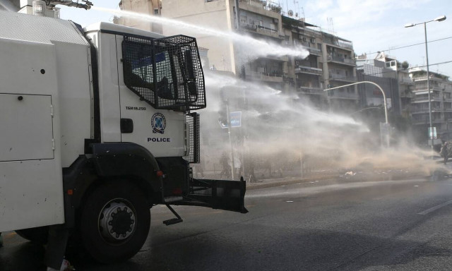 Νέο δόγμα για τις διαδηλώσεις: Νερό αντί για χημικά - Οι αύρες στο προσκήνιο