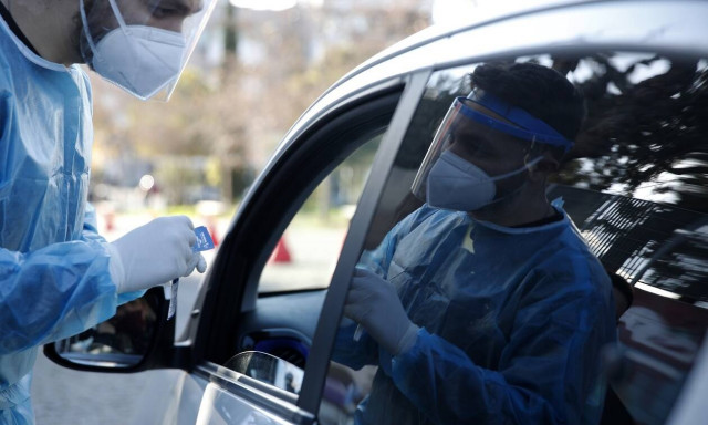 Κρούσματα σήμερα: 721 νέα ανακοίνωσε ο ΕΟΔΥ - 49 νεκροί σε 24 ώρες, στους 386 οι διασωληνωμένοι