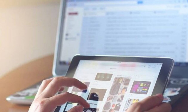 Voucher 200 ευρώ για τάμπλετ και λάπτοπ: Πότε ξεκινά η διαδικασία - Ποιοι είναι οι δικαιούχοι