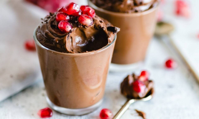 Φτιάξτε την πιο εύκολη μους σοκολάτας με μόλις δύο υλικά