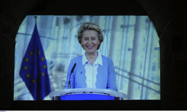 Φον Ντερ Λάιεν: 600.000.000 συνολικά οι δόσεις του εμβολίου της Pfizer στην ΕΕ