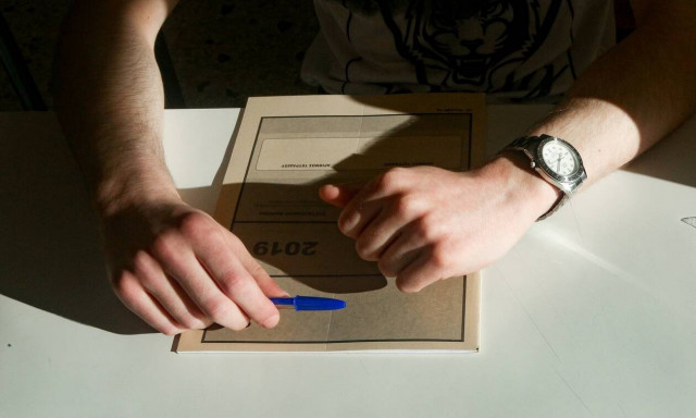 Πανελλήνιες 2021: «Κουτσουρεμένη» κατά 25% η ύλη - Δείτε τις αλλαγές