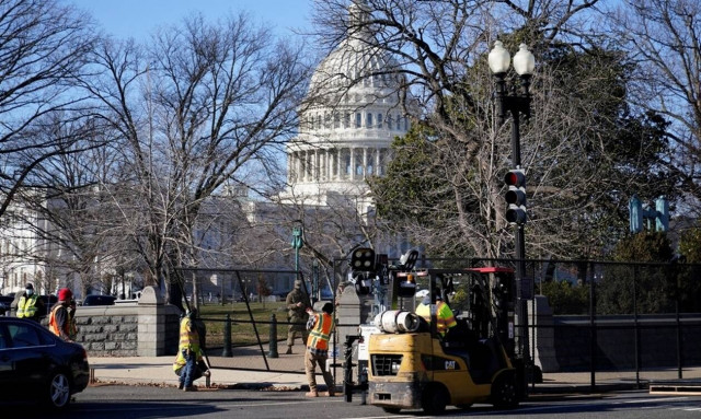 ΗΠΑ: Η πλειοψηφία των Αμερικανών επιθυμεί την άμεση αποπομπή Τραμπ από την προεδρία