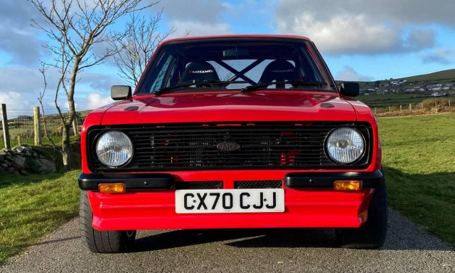 Αυτό το αγωνιστικό Ford Escort της δεκαετίας του ’70 είναι ολοκαίνουργιο