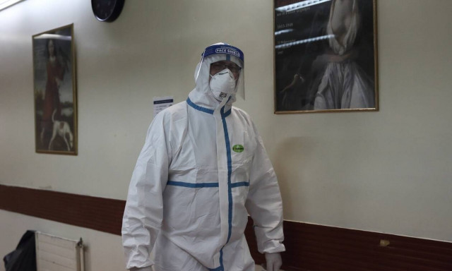 «Ο κορονοϊός δεν ολοκλήρωσε τον κύκλο του»: Απόδειξη τα κρούσματα κι η πίεση σε νοσοκομεία και ΜΕΘ  