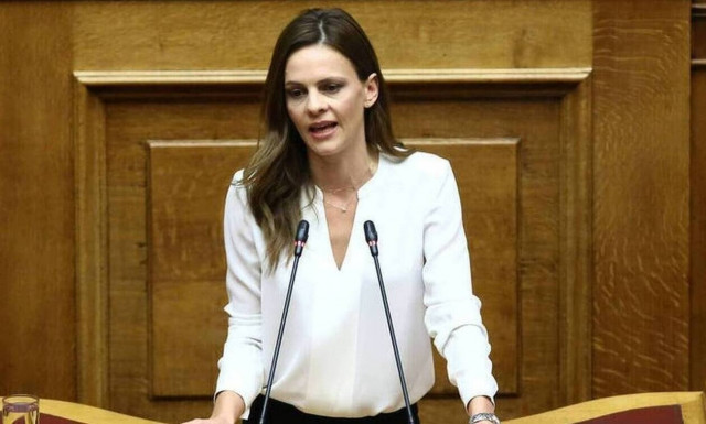 Αχτσιόγλου: Στρατηγική επιλογή η υφεσιακή πολιτική της κυβέρνησης