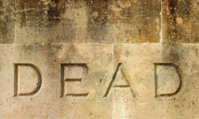 Έθαψε τον σύζυγό της και τον είδε σπίτι 4 μέρες αργότερα