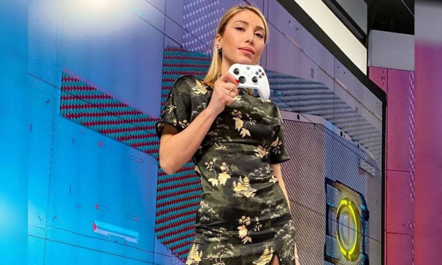 Κορίνα Ντιλενιάν: Από την πίστα του τραγουδιού, σε εκείνη του gaming (pics+vids)