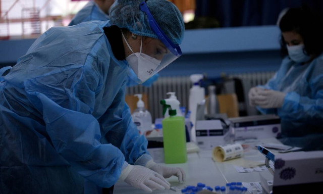 Κορονοϊός: Στο «κόκκινο» η Αττική - Σε ποιες περιοχές εντοπίζονται τα 301 νέα κρούσματα