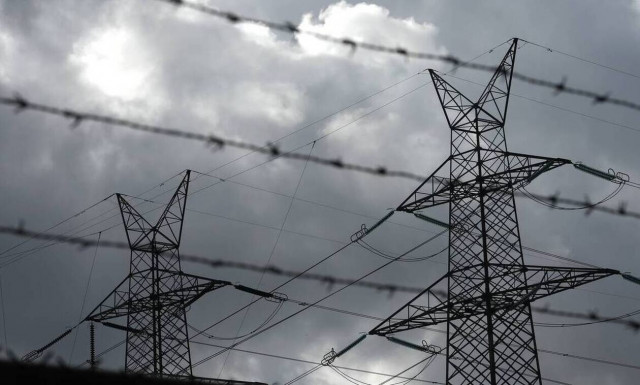 Τρίκαλα: Μπλακ άουτ στα ορεινά του νομού – Έσπασαν κολώνες της ΔΕΗ