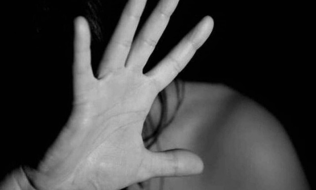 Φρίκη: Παρίστανε τον ντελιβερά και την βίασε μέσα στο σπίτι της