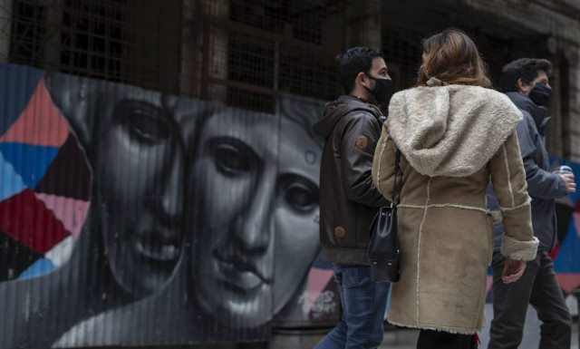 Κορoνοιός: Το crash test των σχολείων, ο γρίφος του λιανεμπορίου και η ανησυχία των ειδικών