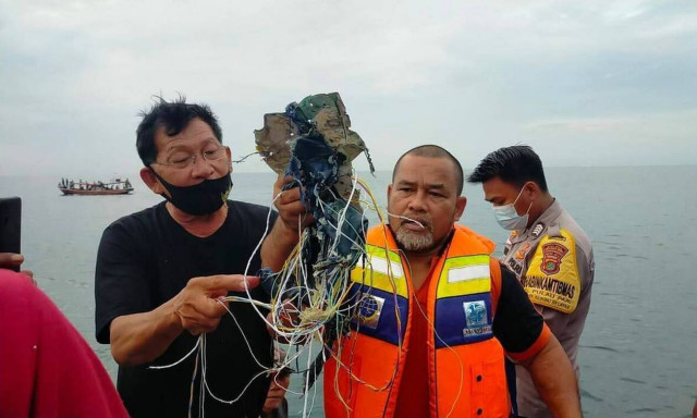 Ινδονησία: Εντοπίστηκαν τα μαύρα κουτιά του Boeing 737-500