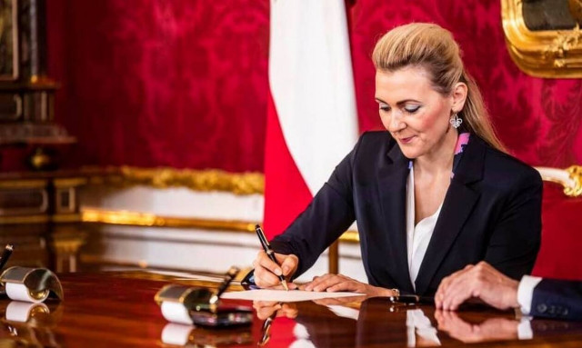 Αυστρία: Παραιτήθηκε η υπουργός Εργασίας μετά τις κατηγορίες για λογοκλοπή