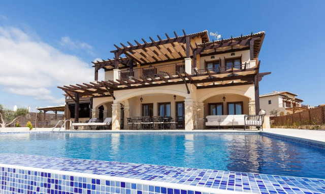 Οι κατοικίες Holiday Residences στο Aphrodite Hills Resort στη λίστα Homes & Villas από τη Marriott 