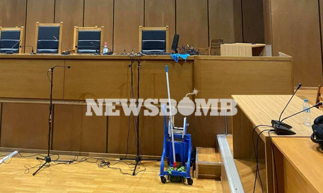 Διεκόπη λόγω πλημμύρας η δίκη της Μάνδρας - «Άνοιξαν οι ουρανοί» μπροστά από την έδρα