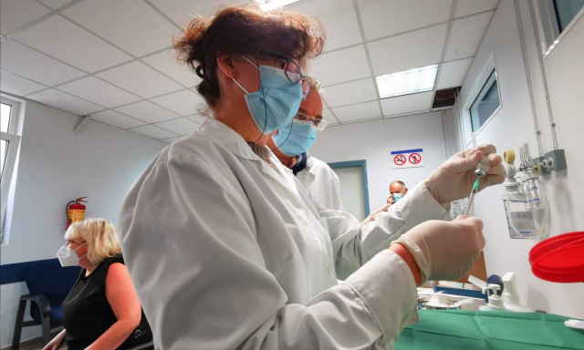 Emvolio.gov.gr: Πώς θα προγραμματίσετε το ραντεβού - «Πρεμιέρα» το απόγευμα για τους άνω των 85