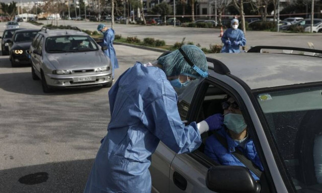 Κρούσματα σήμερα: Φόβοι για νέα έξαρση – Τι περιμένουν με αγωνία οι ειδικοί