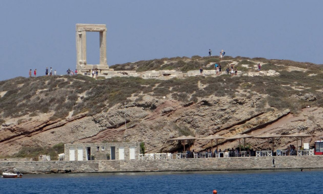 Θρίλερ στη Νάξο: Πήγε να ταΐσει τα ζώα του και βρέθηκε νεκρός στο αμάξι του