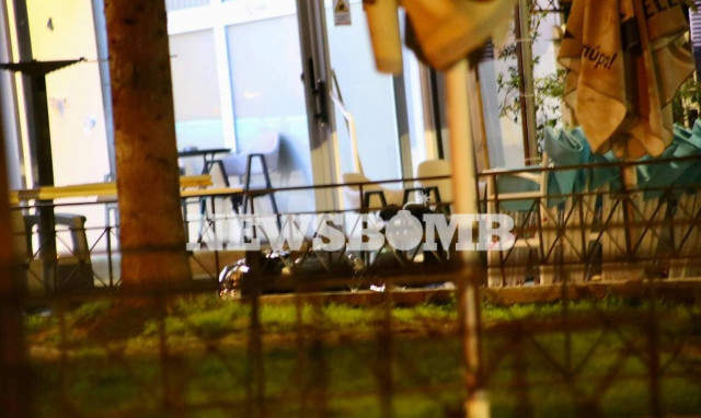 Μακελειό στη Νέα Σμύρνη: Εικόνες - ντοκουμέντο με τα θύματα να κείτονται αιμόφυρτα