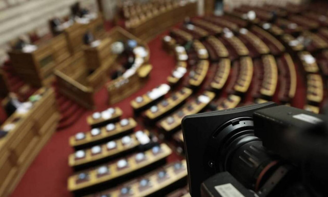 Βουλή - Τρία κρίσιμα νομοσχέδια: Τι αλλάζει σε προσλήψεις, συντάξεις,  Πανελλαδικές