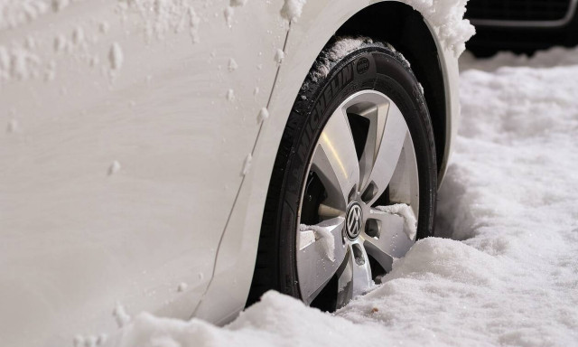 Καιρός: Σας αφορά! Τι πρέπει να έχει οπωσδήποτε μαζί του κάθε οδηγός σε περίπτωση χιονόπτωσης