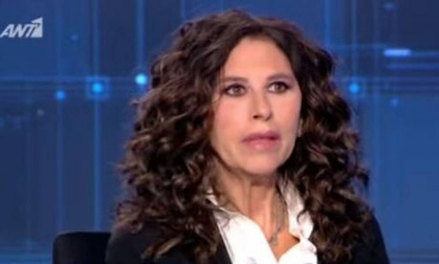 Ελευθερία Αρβανιτάκη: «Έσβησα από τη μνήμη μου τον πατέρα μου πριν πεθάνει και θύμωσα»