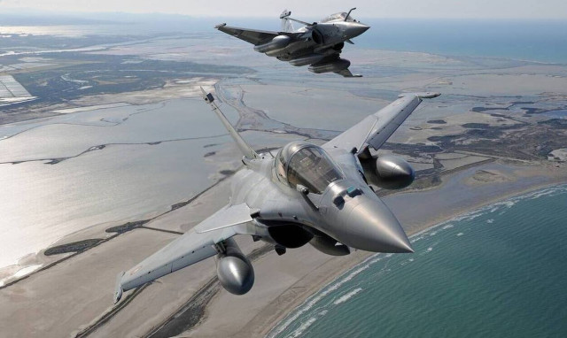 ΣΥΡΙΖΑ για Rafale: Τι θέλει να κρύψει η κυβέρνηση από τη σύμβαση;