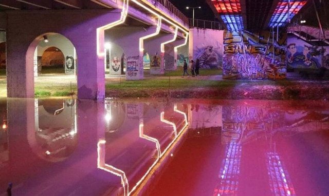 Νυχτερινές εικόνες από τον Πηνειό – Στο όριο της υπερχείλισης η στάθμη του νερού