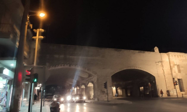 Ηράκλειο: Ασυνείδητοι πετούν πέτρες από τα τείχη σε διερχόμενους πεζούς