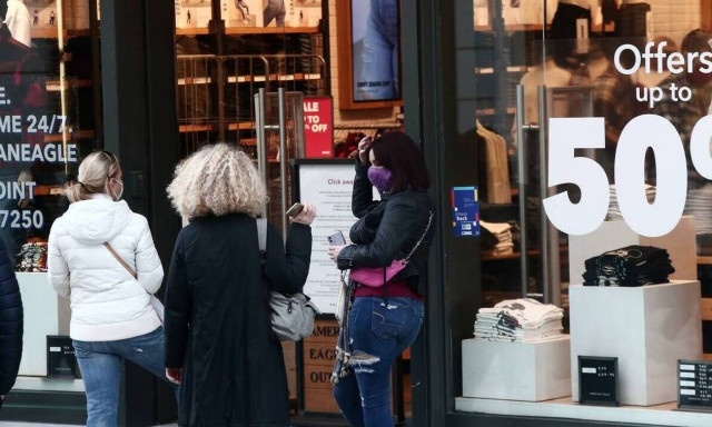 Με click in shop και click away από τη Δευτέρα