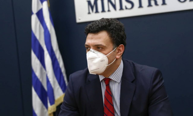 «Καμπανάκι» Κικίλια: Μείωση του μέσου όρου ηλικίας των κρουσμάτων στα 46 έτη - Η πληρότητα στις ΜΕΘ