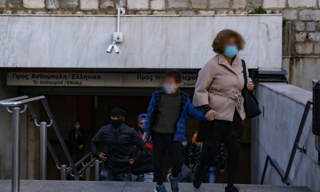 Απίστευτο περιστατικό: Αρνητές μάσκας ξυλοκόπησαν άγρια εργαζόμενο του Μετρό