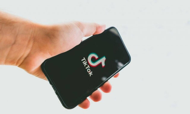 Tik Tok: «Κλειδώνουν» εκατομμύρια λογαριασμοί - Δείτε ποιοι δεν το χρησιμοποιούν