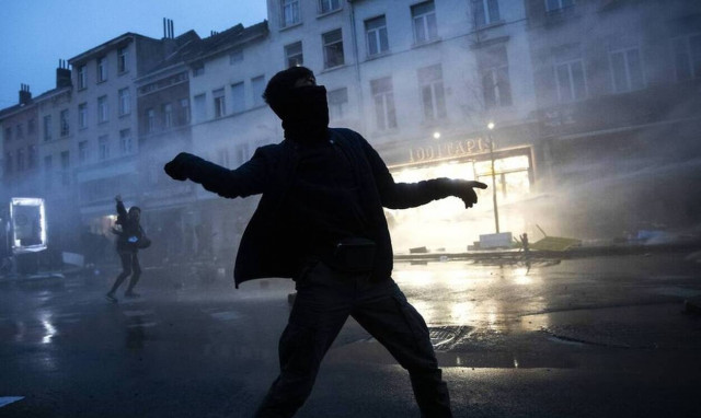 Βρυξέλλες: Επεισόδια μετά τον θάνατο 23χρονου κατά τη σύλληψή του (pics & vids)