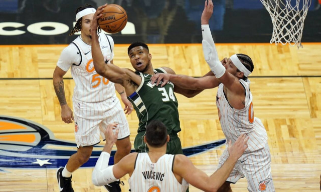 Γιάννης Αντετοκούνμπο: Με τριπλ νταμπλ οδήγησε στην τρίτη σερί νίκη στους Μιλγουόκι Μπακς